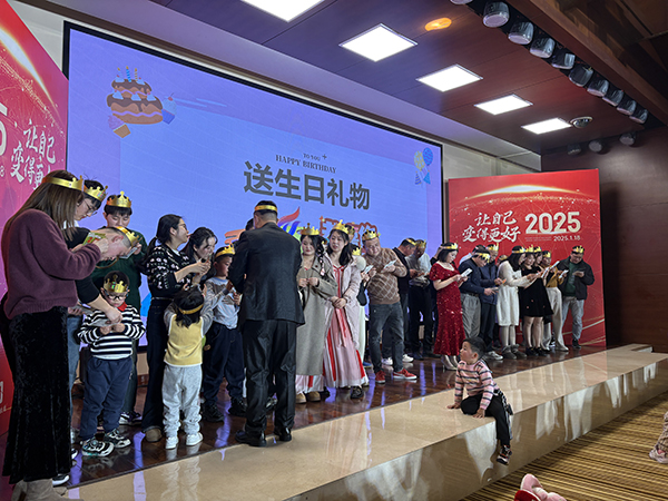 深夜激情网机械2024年度年会盛况，2025让自己变得更好