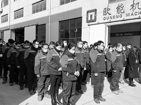 铭记历史！这一刻为30多万南京大屠杀死难者默哀！